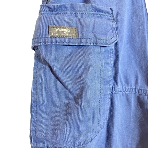 Wrangler men's size 42 blue relaxed fit cargo shorts - Picture 4 of 8